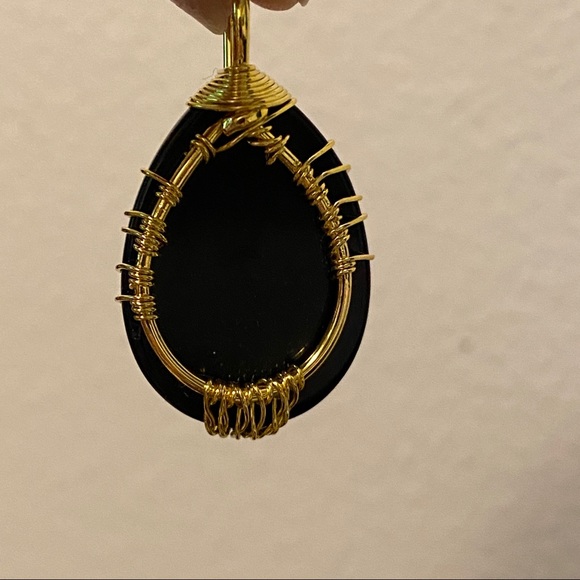 Gold wire wrapped black onyx pendant NEW with box - Picture 2 of 7